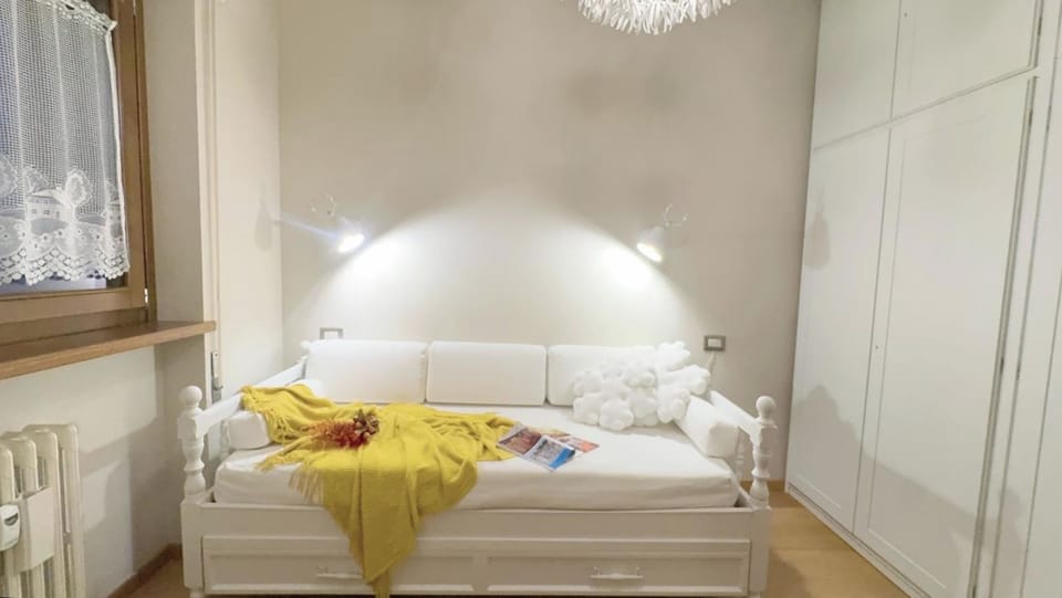 Apartment (2 Bedrooms) | 2 bedrooms, iron/ironing board, cribs (surcharge), bed sheets
