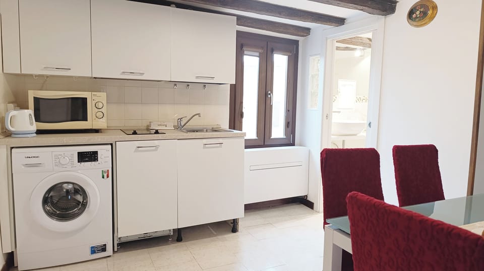 Apartment (2 Bedrooms) | Private kitchen | Microwave, stovetop, dishwasher, electric kettle