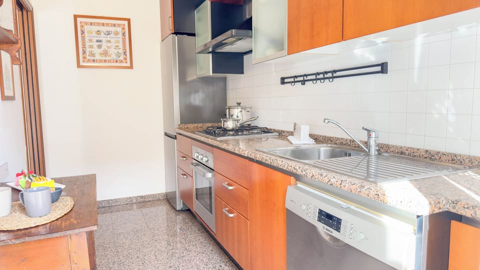 Apartment (2 Bedrooms) | Private kitchen | Oven, stovetop, electric kettle, highchair