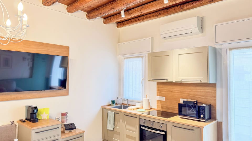Apartment (1 Bedroom) | Private kitchen | Espresso maker, microwave, oven, stovetop