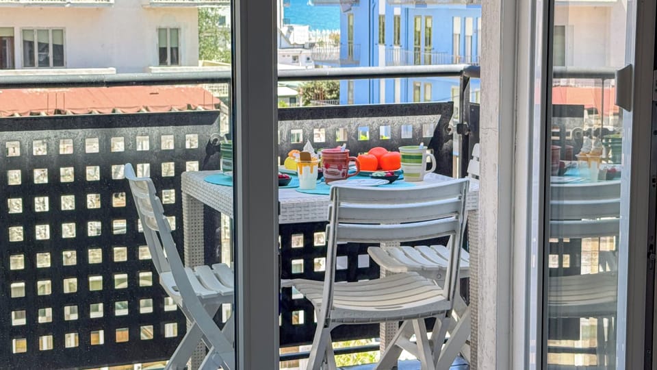 Apartment (2 Bedrooms) | Balcony