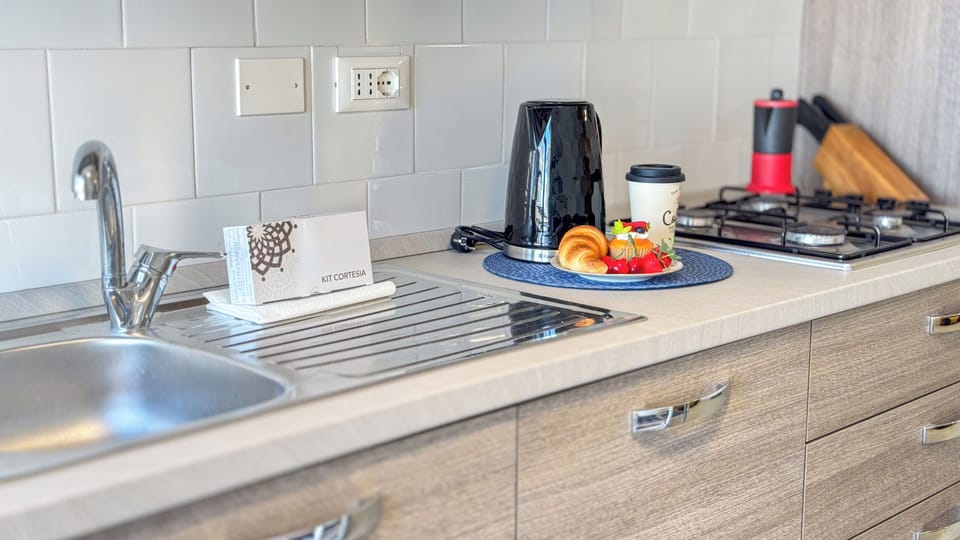 Apartment (2 Bedrooms) | Private kitchen | Microwave, oven, stovetop, electric kettle