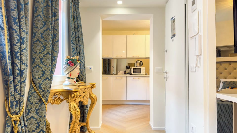 Apartment (1 Bedroom) | Private kitchen | Espresso maker, microwave, oven, stovetop
