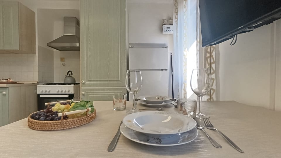 Apartment (1 Bedroom) | Dining room