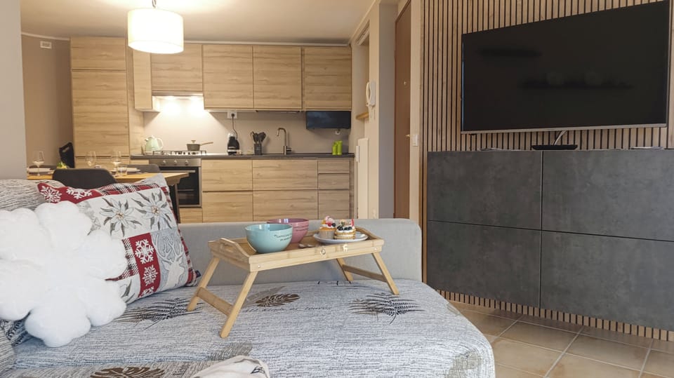 Apartment (1 Bedroom) | Living area | 32-inch TV with cable channels