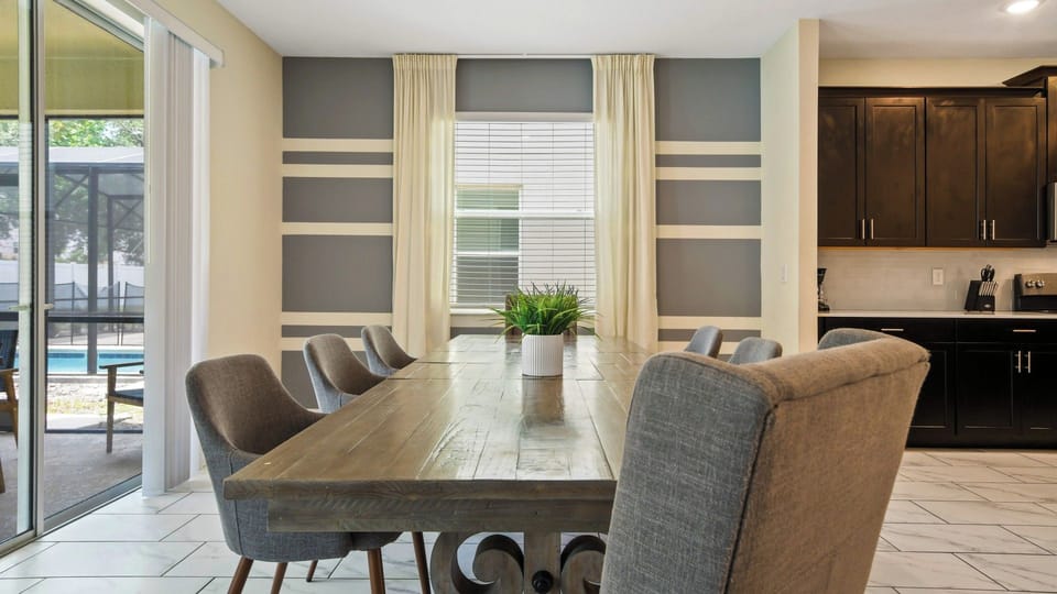 House (6 Bedrooms) | Interior