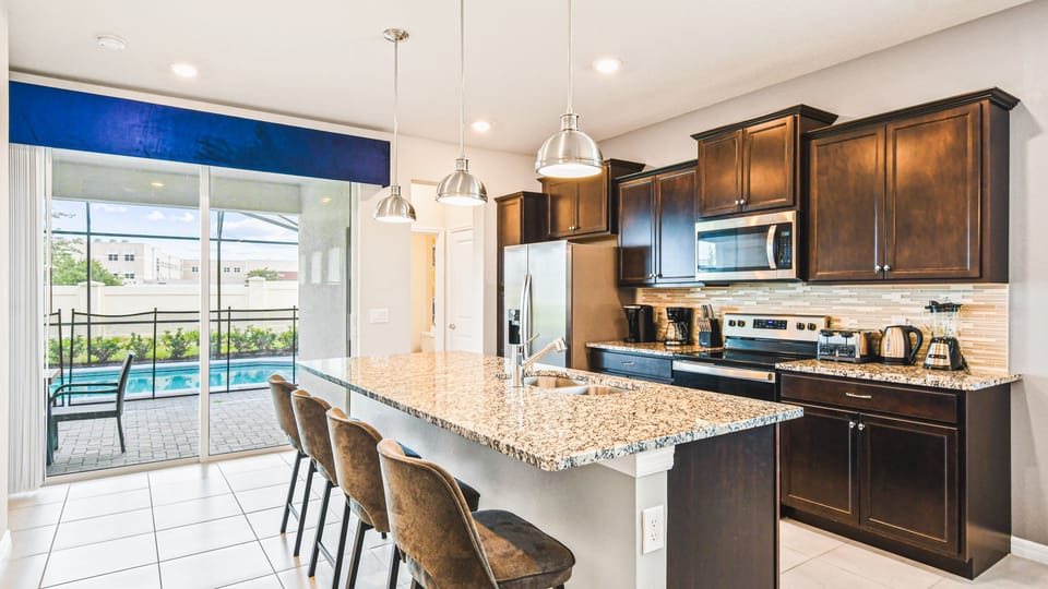 House (5 Bedrooms) | Interior