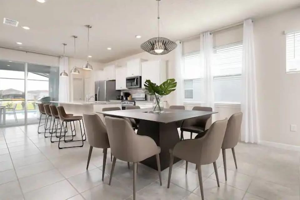 House (5 Bedrooms) | Interior