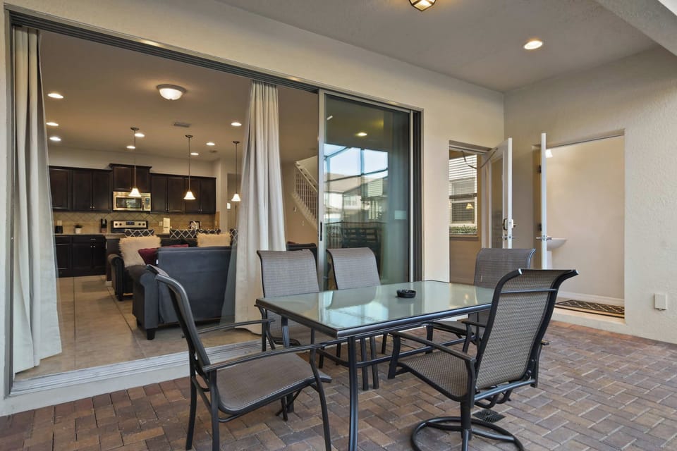 House (5 Bedrooms) | Front of property
