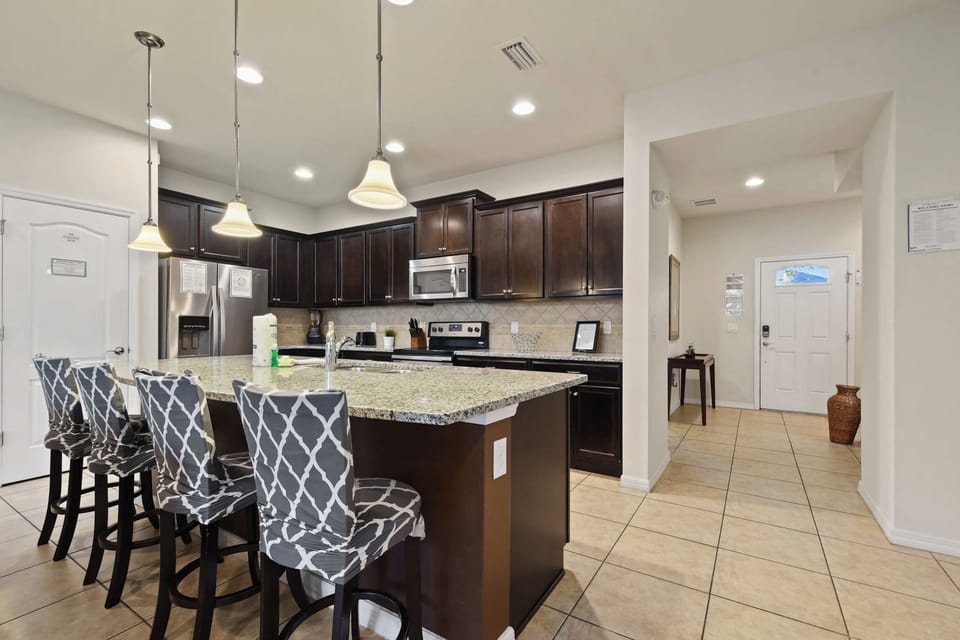 House (5 Bedrooms) | Interior