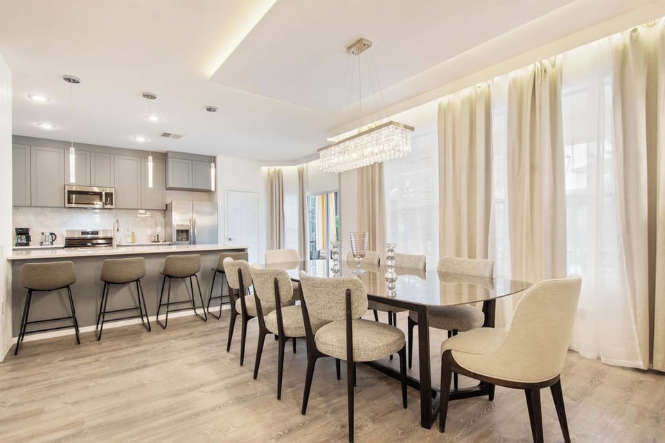 House (6 Bedrooms) | Interior