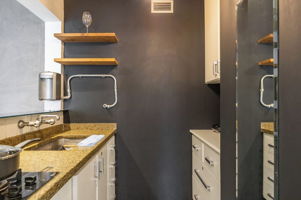 Comfort Apartment, 1 Double Bed, Housekeeping, City View | Private kitchen | Full-size fridge, stovetop, cookware/dishes/utensils
