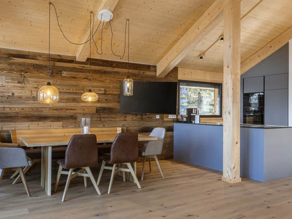 Chalet | Dining
