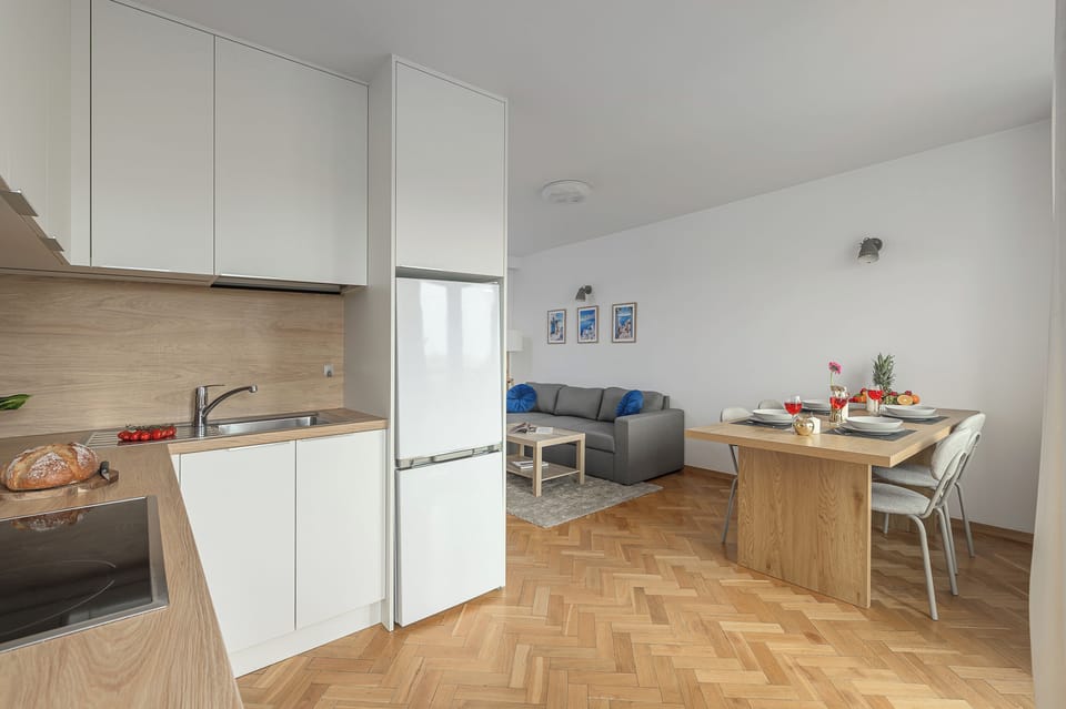 Superior Apartment, 2 Bedrooms, City View | Private kitchen | Electric kettle, highchair, griddle, cleaning supplies