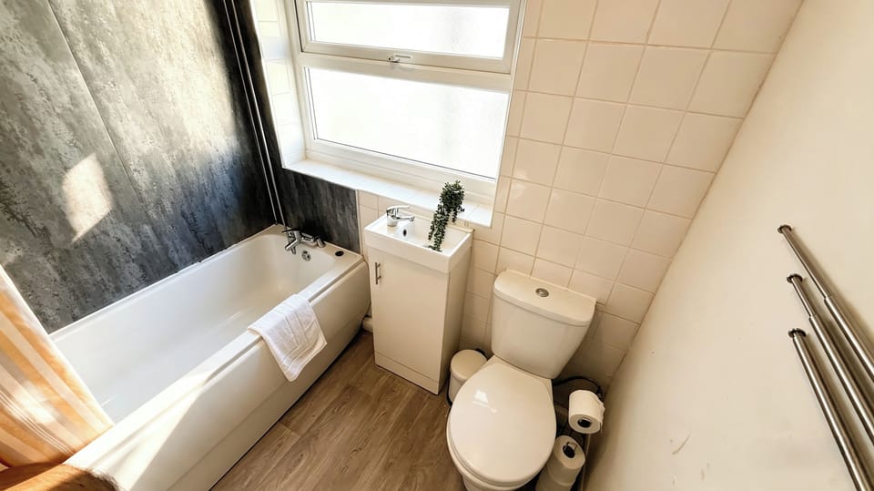 Seaside Serenity Retreat in Wallasey House in Wallasey