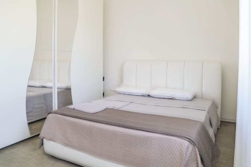 Apartment, Balcony