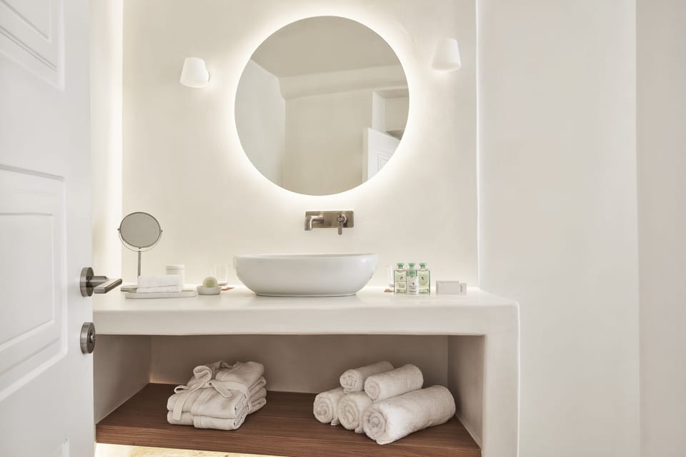 Junior Suite with Jetted Tub - Gea House | Premium bedding, minibar, in-room safe, blackout drapes