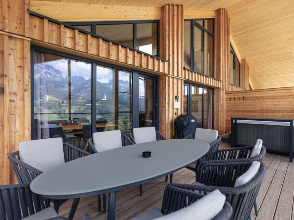 House | Outdoor dining