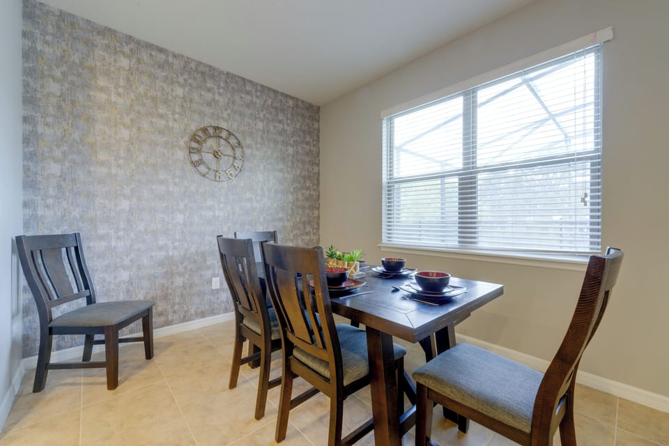 House (5 Bedrooms) | Interior