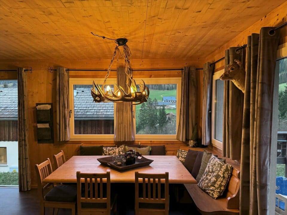 Chalet | Dining