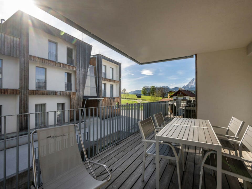 House | Outdoor dining