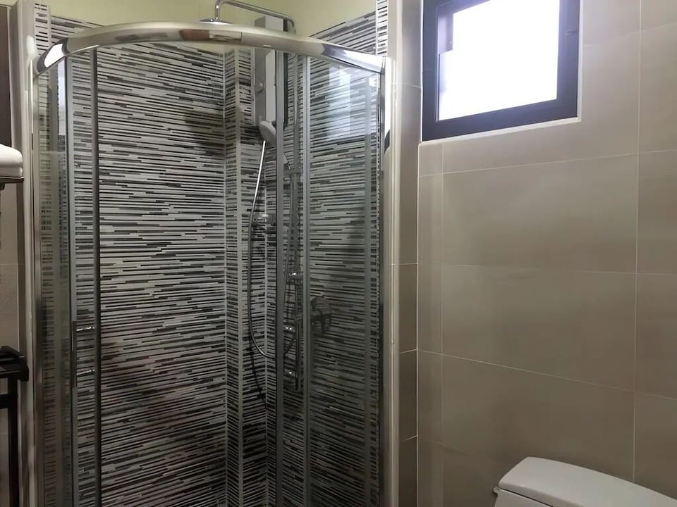 Shower, free toiletries, hair dryer, bathrobes