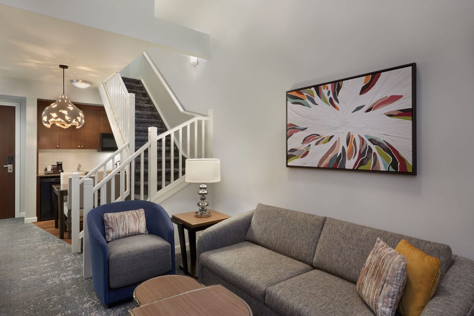 Suite, 1 Double Bed | Premium bedding, down comforters, pillowtop beds, in-room safe