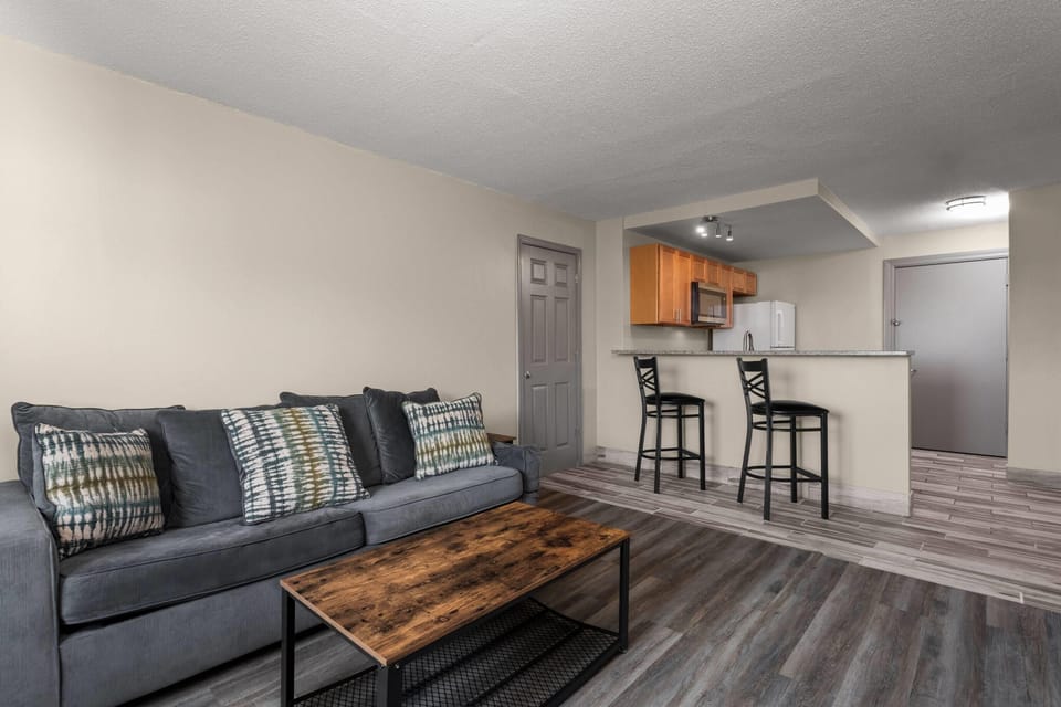 Deluxe Suite, 1 Bedroom, Non Smoking (Efficiency, 2 Queen Beds) | Desk, iron/ironing board, Internet, bed sheets