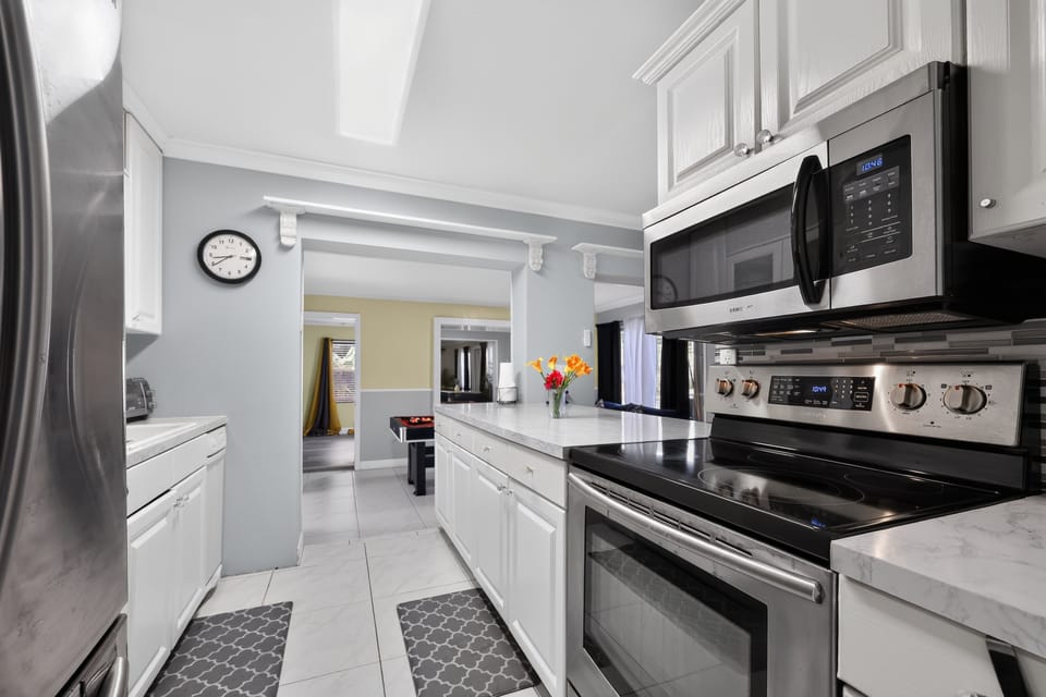 House, 4 Bedrooms | Private kitchen | Coffee/tea maker, fridge, oven, toaster