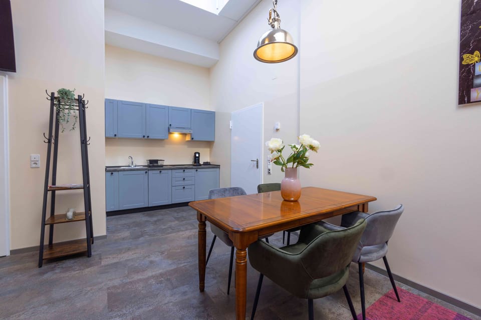 Studio | Dining
