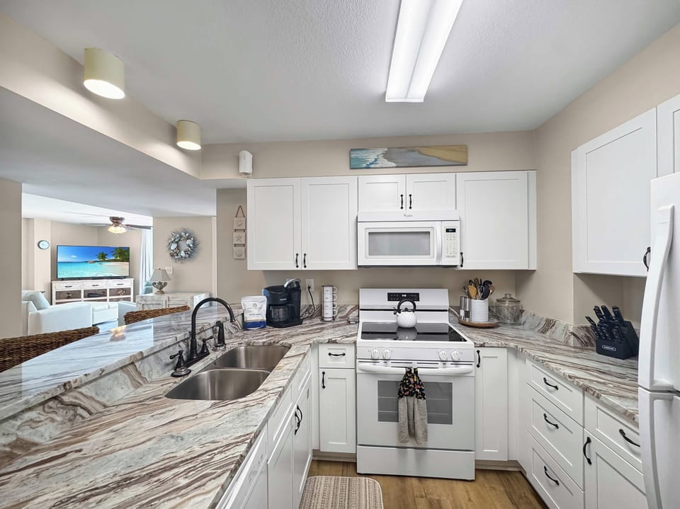 Condo, Multiple Beds, Pool Access, Ocean View (Compass Point 109) | Private kitchen