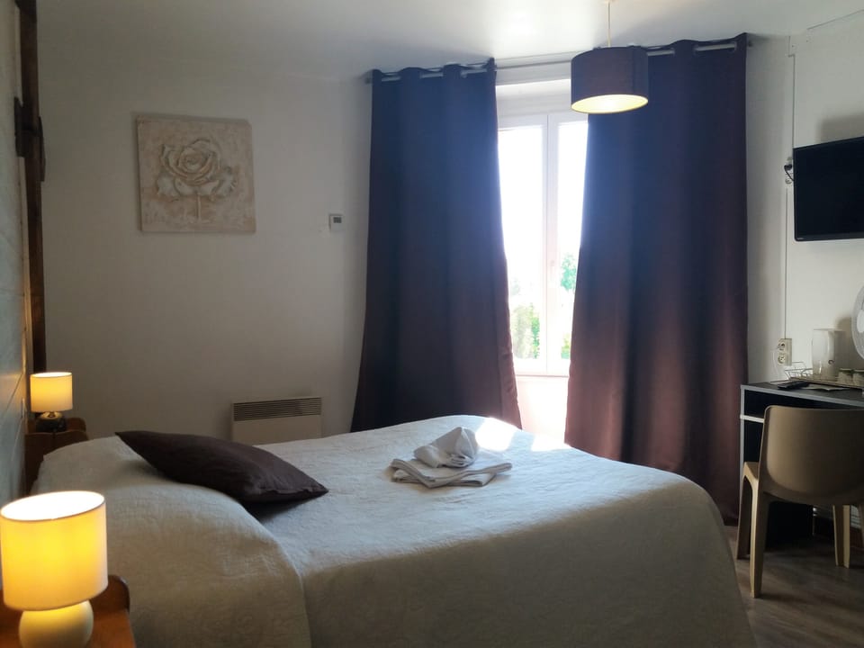 Comfort Double Room | Desk, free WiFi, bed sheets
