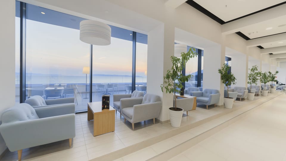 Lobby lounge