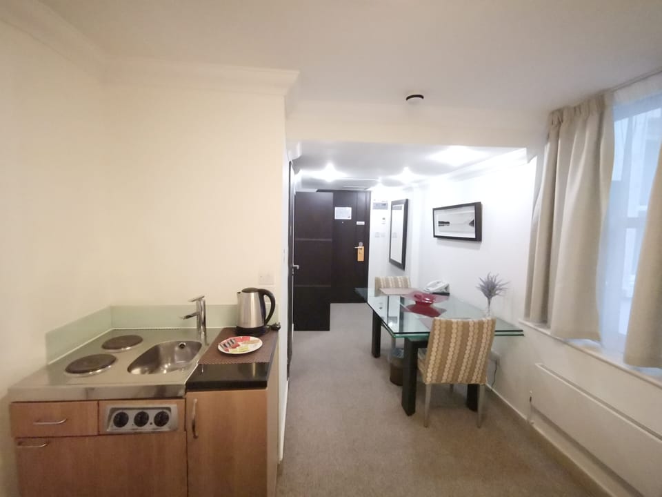 Standard Twin Room (Basement or Ground Floor) | Private kitchenette | Fridge, stovetop, electric kettle