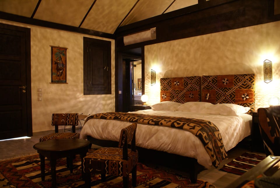 Junior Suite, 1 Bedroom, Annex Building | Minibar, in-room safe, desk, soundproofing