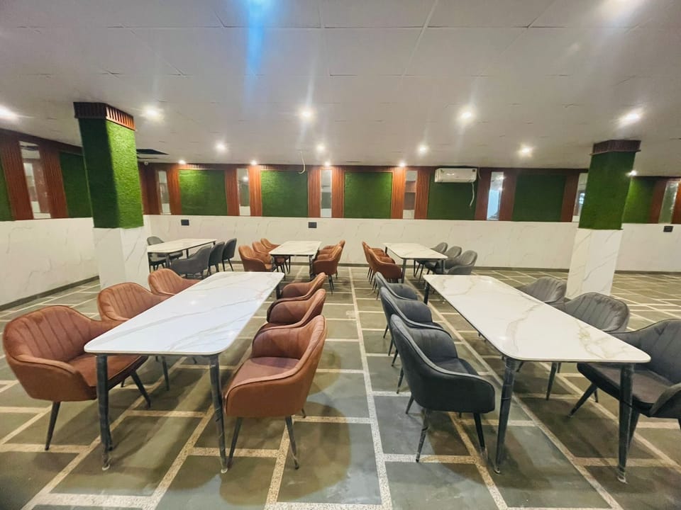 Dr Hotel Grand Plaza Hotel in Noida