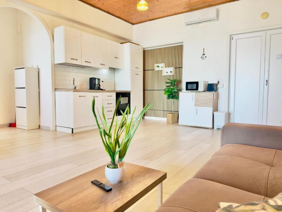 Deluxe Apartment, Balcony, Sea View | Living area