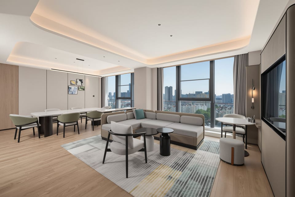 Executive Suite, Non Smoking, City View | Living area