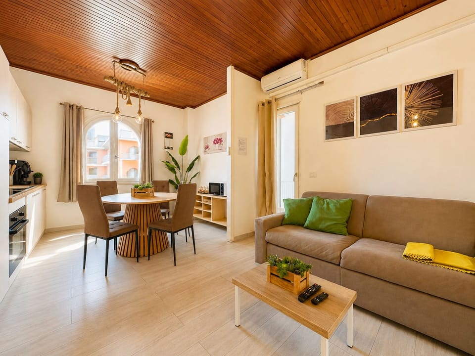 Apartment, Balcony, Sea View | Living area