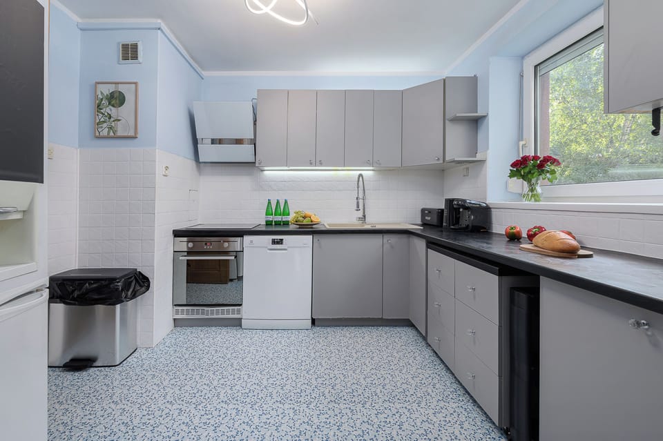Comfort Apartment, Courtyard View | Private kitchen | Espresso maker, electric kettle, highchair, griddle