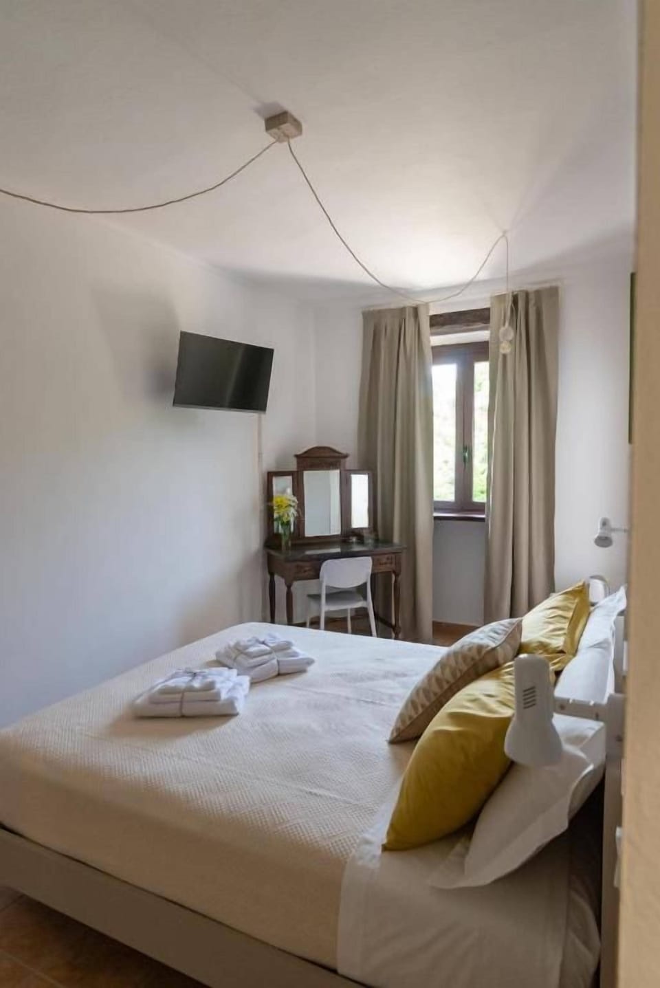 Double Room, Vineyard View | In-room safe, desk, laptop workspace, blackout drapes