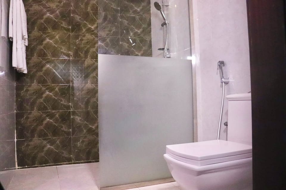 Basic Room | Bathroom