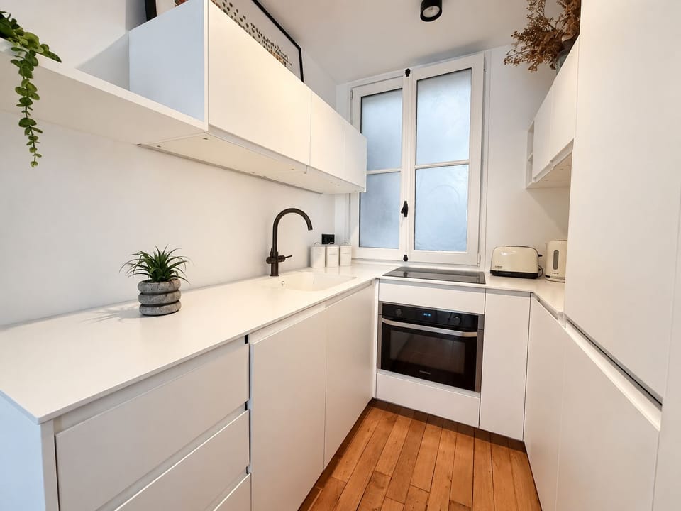 Apartment, Balcony | Private kitchen | Fridge, microwave, oven, stovetop