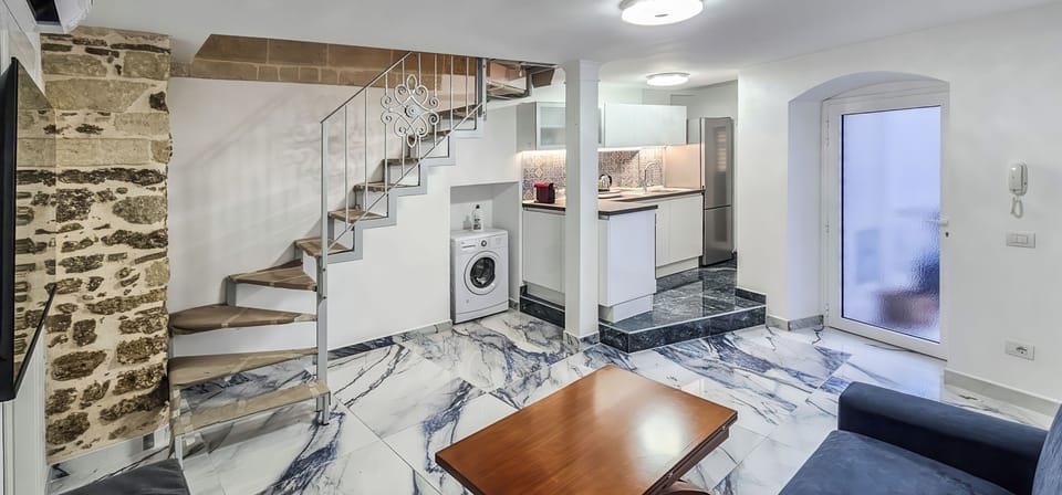 Suite, Balcony | Interior