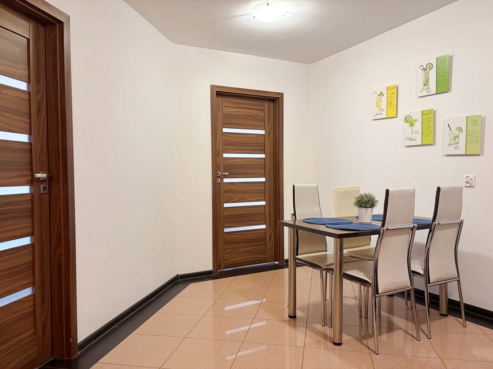 Comfort Apartment | Dining