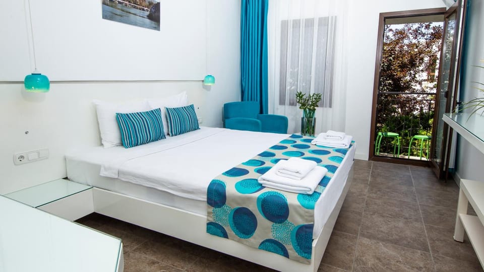 Standard Room | Free minibar items, individually decorated, individually furnished