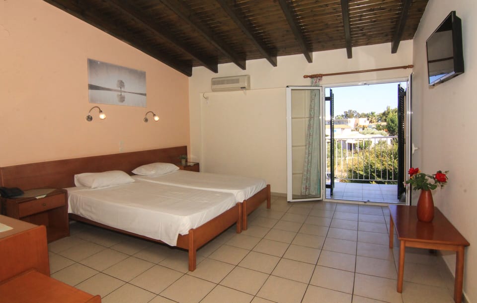 1 bedroom, premium bedding, minibar, in-room safe