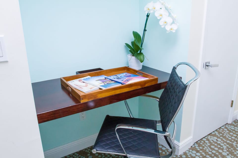 Apartment Suite King | In-room business center