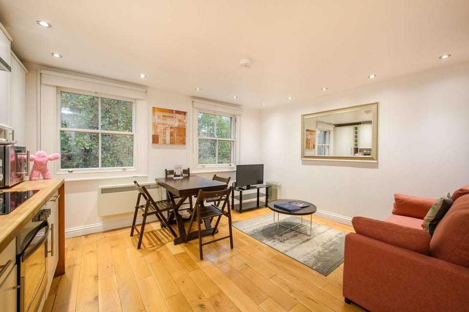 Apartment, 1 Double Bed with Sofa bed, Kitchen, City View (Theobalds Rd43,C) | 1 bedroom, individually decorated, individually furnished, bed sheets