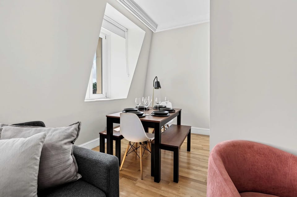 Apartment, Multiple Beds, City View (Glendower Pl 2, 4) | 2 bedrooms, individually decorated, individually furnished, bed sheets